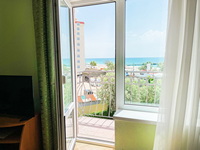 3-местный 1-комнатный Комфорт с балконом и видом на море, отель «Вилла Каламит», Евпатория, фото 3