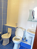 Ванная комната (выход на кухню), фото 2, Апартаменты на Московской в Евпатории