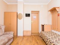 2-местный 1-комнатный номер «Стандарт улучшенный» в гостинице «Крым», Евпатория, фото 1